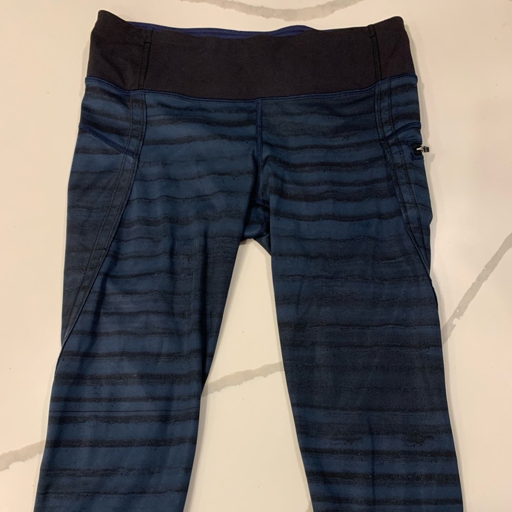 Lululemon crops size 6